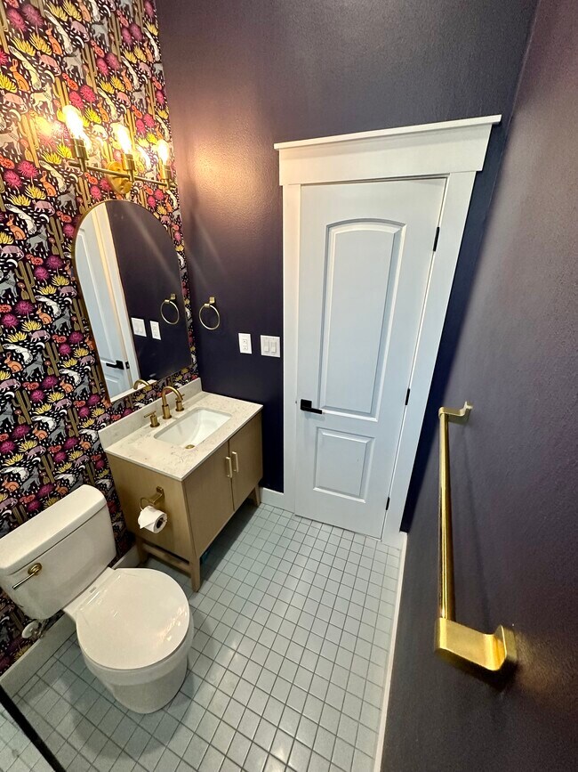 Building Photo - 1019 Steves Ave