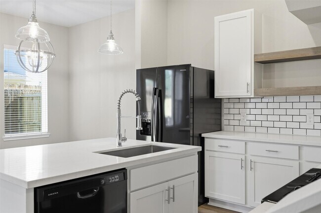 Building Photo - 9912 Clark Cyn Ln