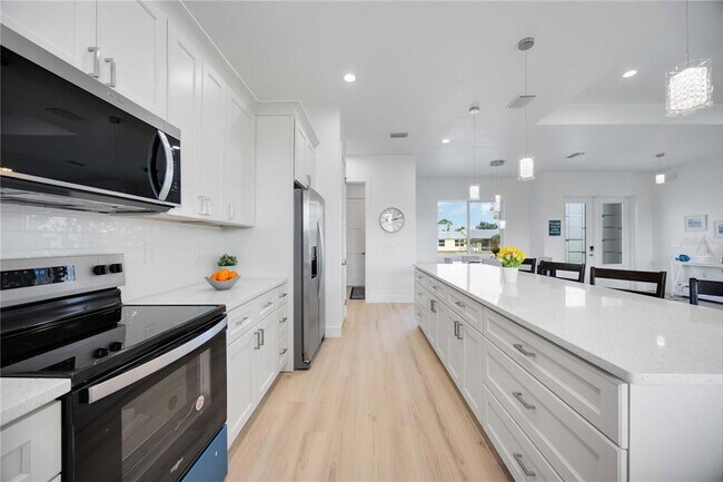 Building Photo - 6146 Grandeur St