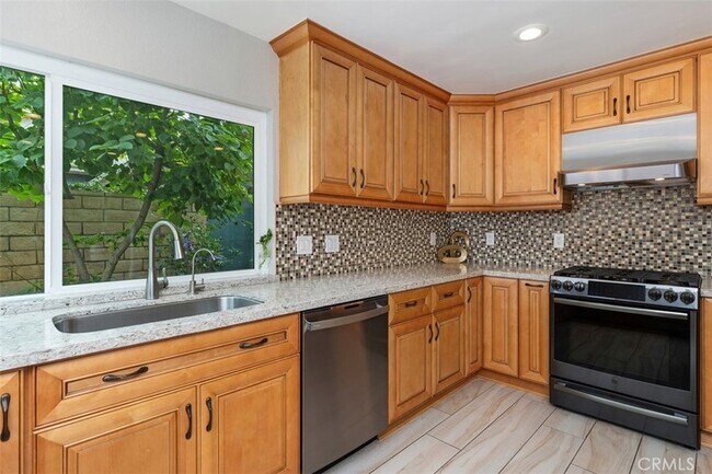 Building Photo - 26451 Vía Juanita