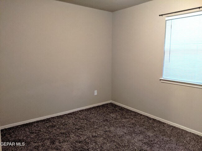 Building Photo - 11624 Windrift Ct