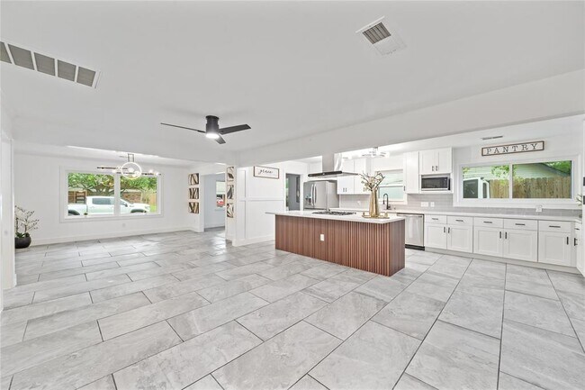 Building Photo - 1206 Timber Ln