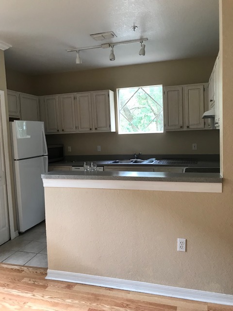 Kitchen - 2505 Shadow View Cir