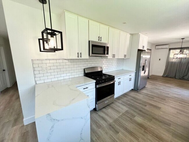 Building Photo - Charming 3BR Home with Private Patio & Spacious Yards in San Diego