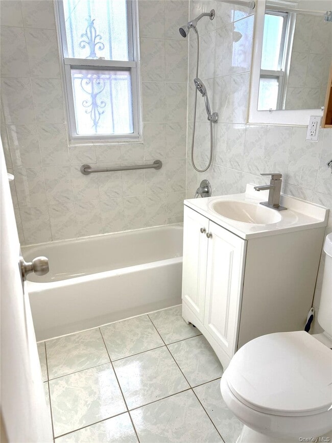 Building Photo - 158-31 79th Ave