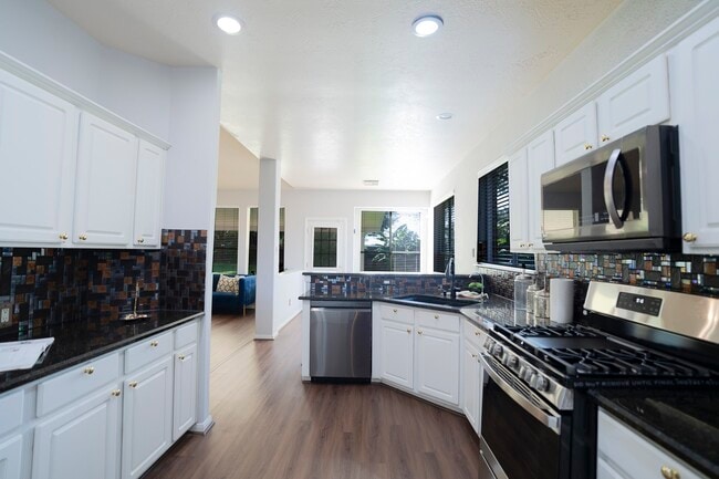 Building Photo - 1123 Woodley Bend