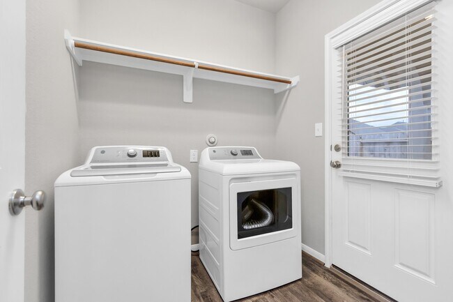 Building Photo - 4406 Low Meadow Ln