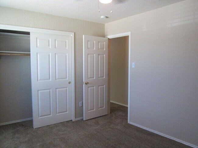 Building Photo - 593 Cullen Blvd