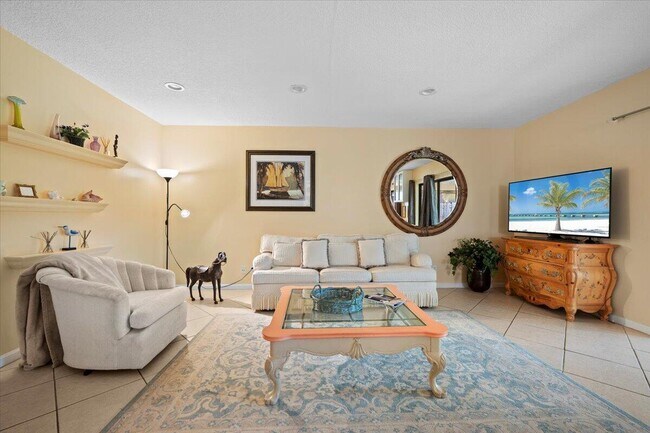 Building Photo - 1419 Riverside Cir
