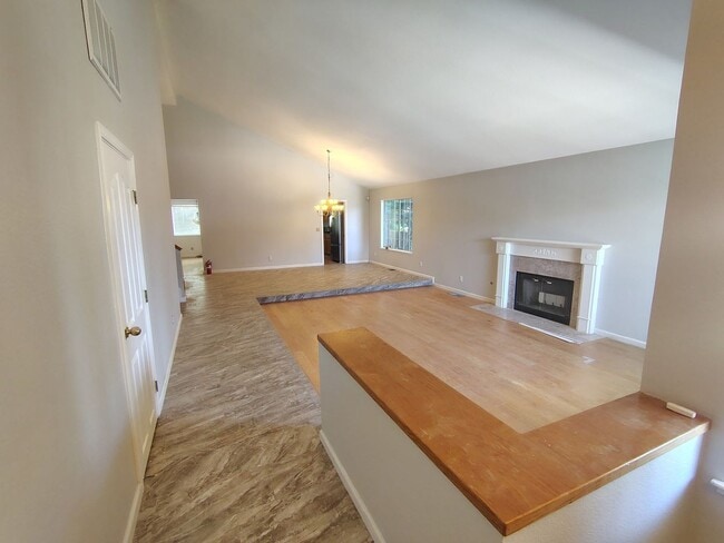 Building Photo - 1144 Trowbridge Way