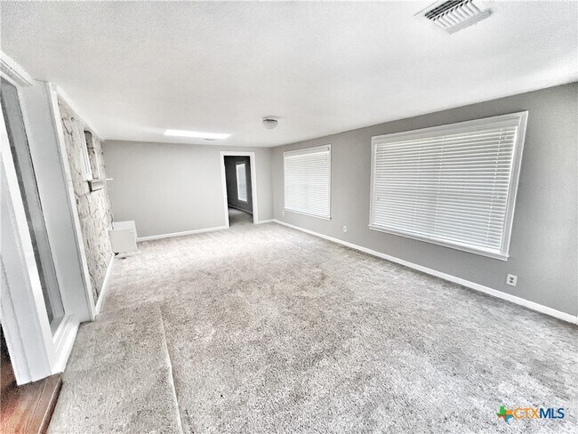 Building Photo - 127 Paloma Dr
