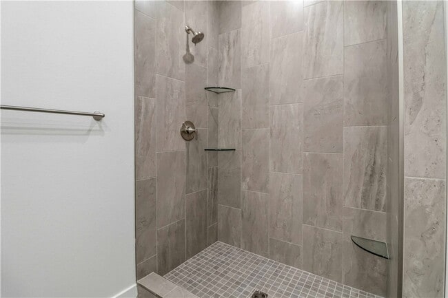 Building Photo - 3406 SE K St