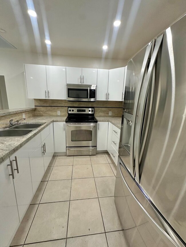 Building Photo - 4111 SW 33rd St