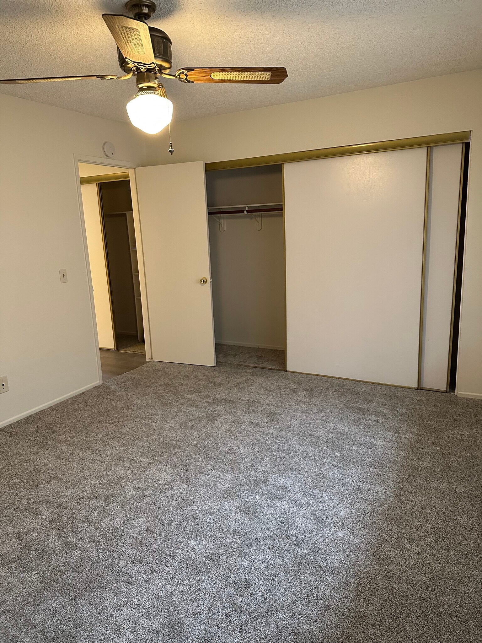 2 bed 2 closet - 13639 Yakima Rd