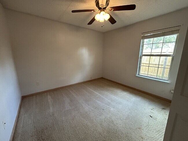 Building Photo - Home For Rent