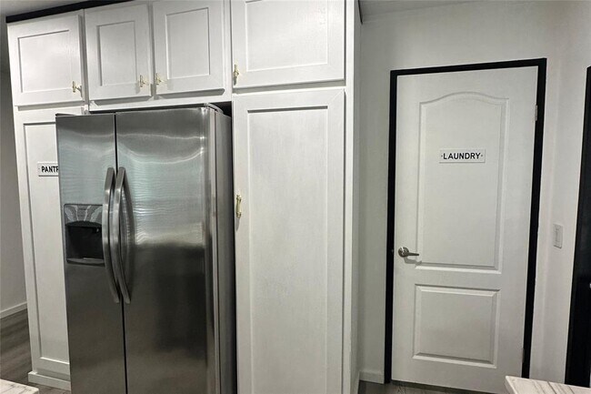 Building Photo - 1601 E Slaughter Ln