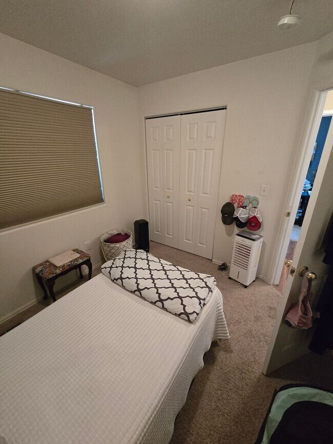 Building Photo - Spacious 5B/3B with Finished Basement Now Available!