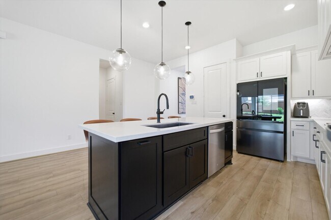 Building Photo - 8115 Fenway Hts Dr