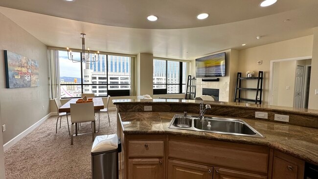 Building Photo - 450 N Arlington Ave