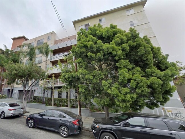 Building Photo - 950 S Harvard Blvd