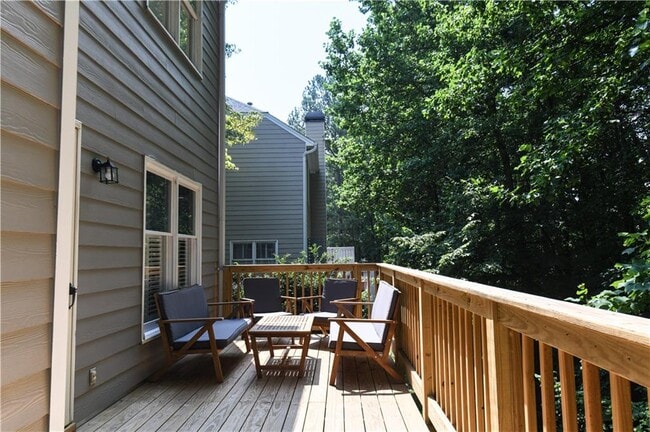 Building Photo - 304 Bridle Path