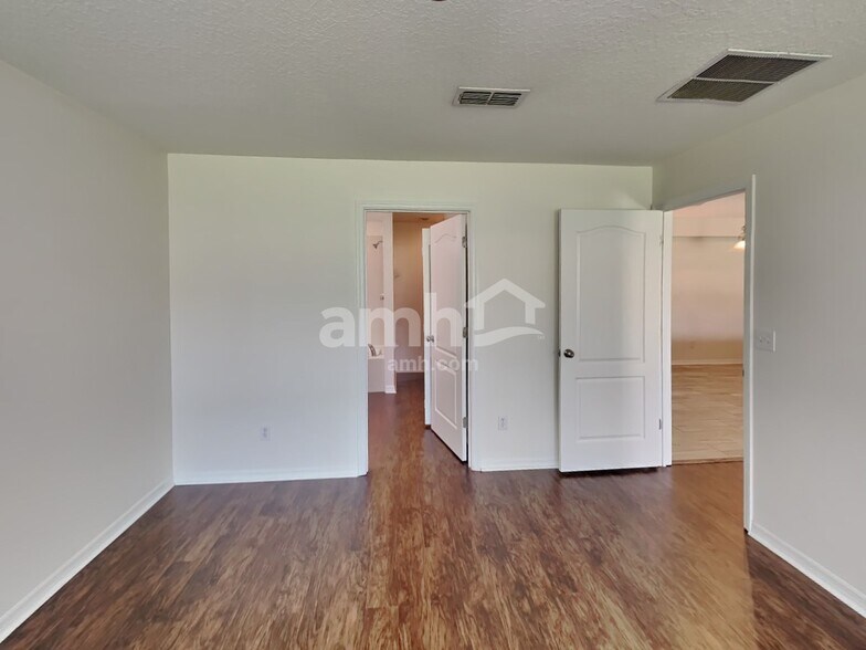 Building Photo - 14138 Devan Lee Dr W