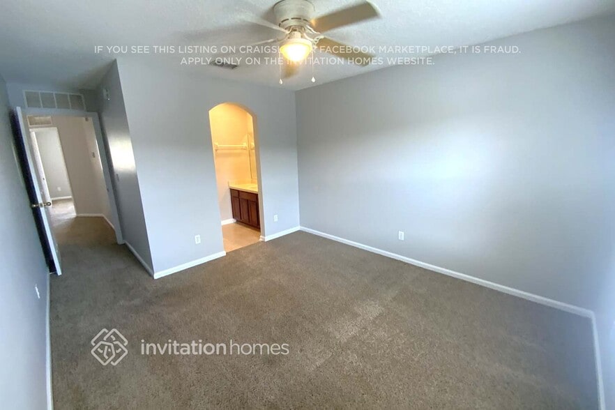 Building Photo - 1730 Ashwood Cir