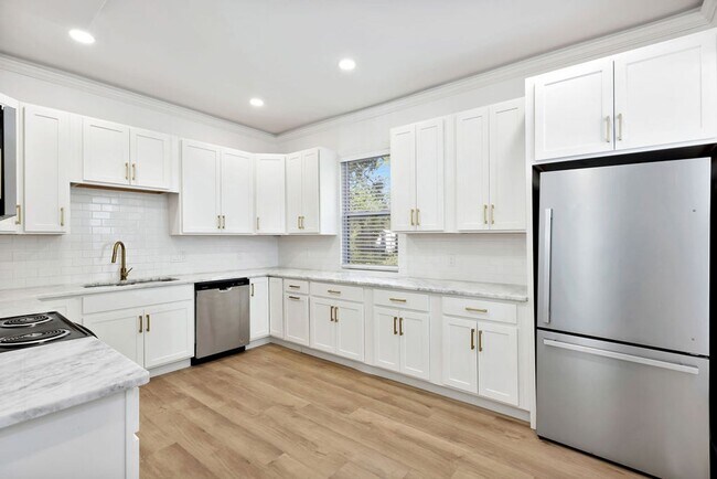 Building Photo - Renovated Home with 1st floor Study or Additional Bedroom