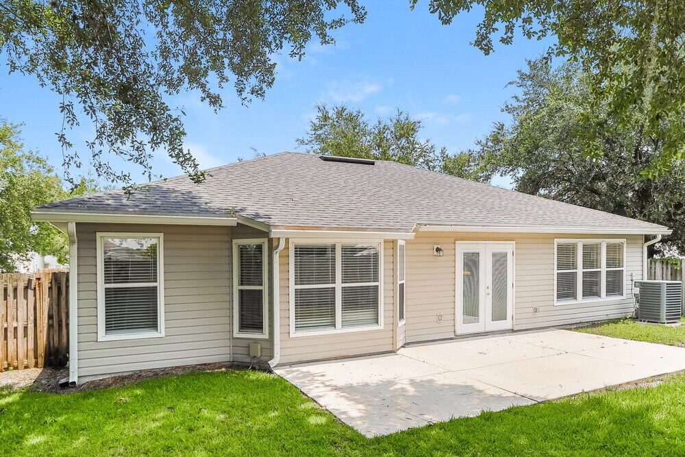 Building Photo - 7109 Beekman Lake Dr