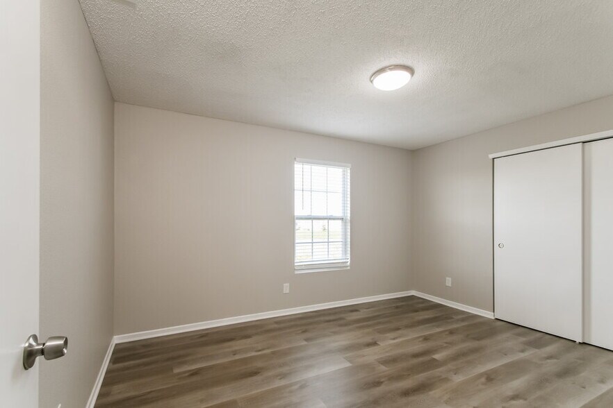 Building Photo - 9498 W Midnight Dr