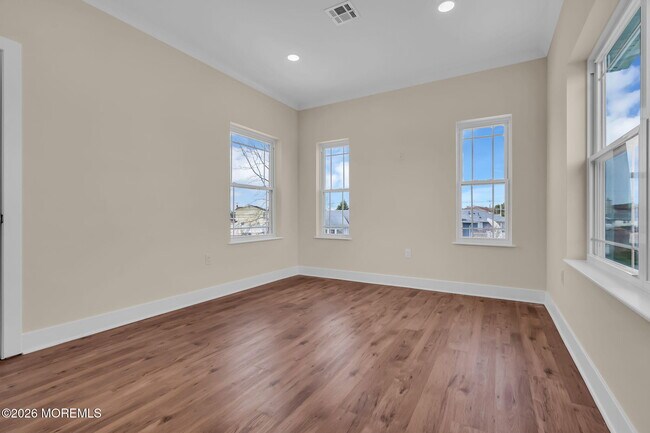 Building Photo - 58 Cove Rd