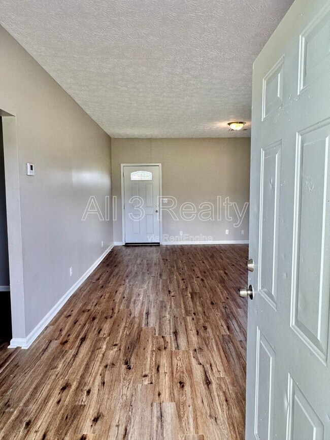 Building Photo - 1520 Hogan Rd