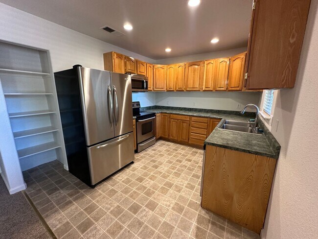 Building Photo - Spacious 3-Bedroom, 2-Bath Home for Rent i...