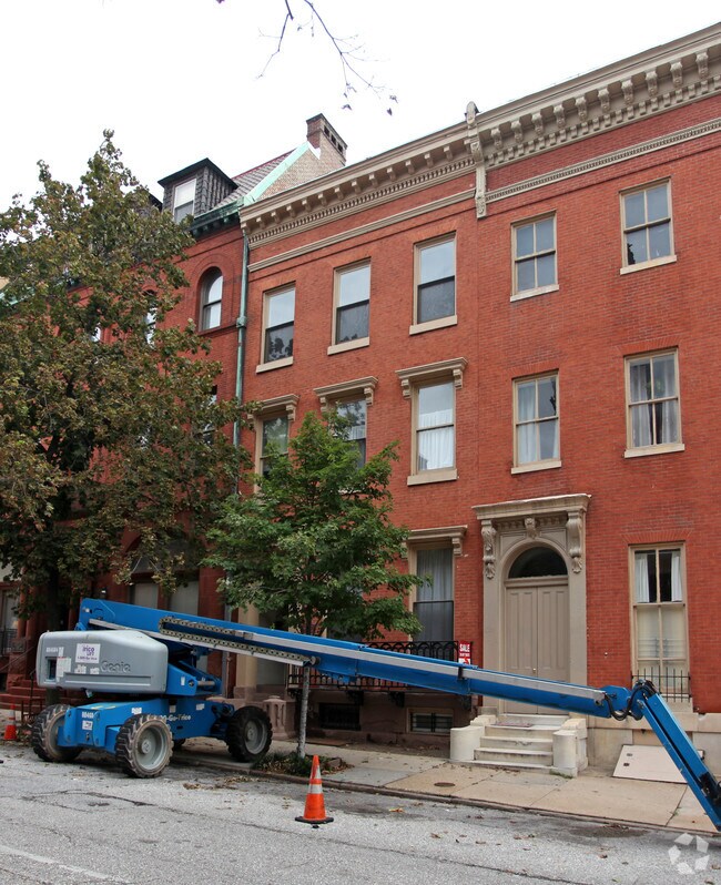 Building Photo - 811 Park Ave