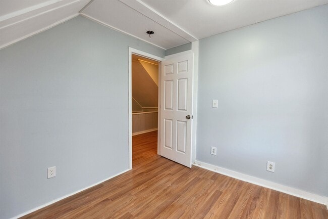 Building Photo - 27 School St