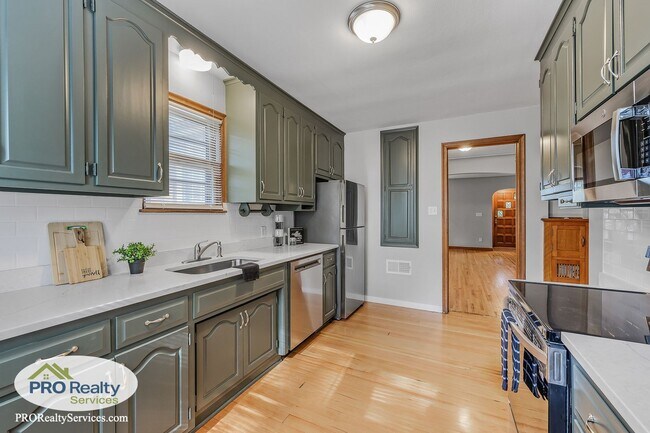 Building Photo - 3 Bedroom Home in St. Paul