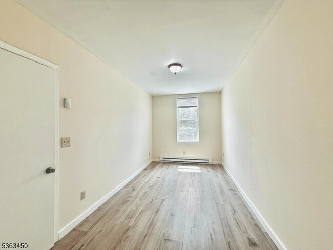 Building Photo - 39 Glenridge Ave