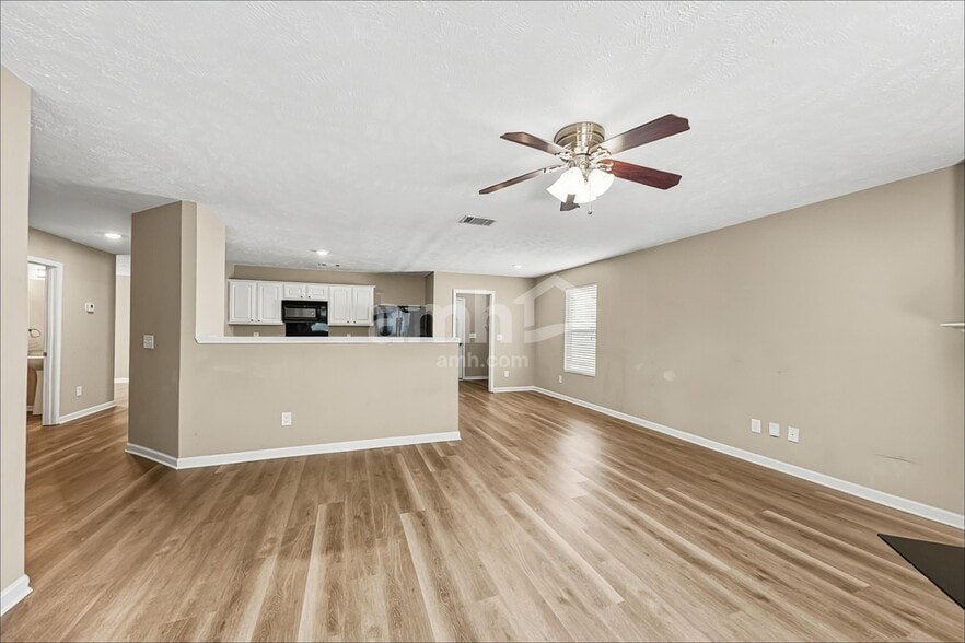 Building Photo - 424 Elderberry Way