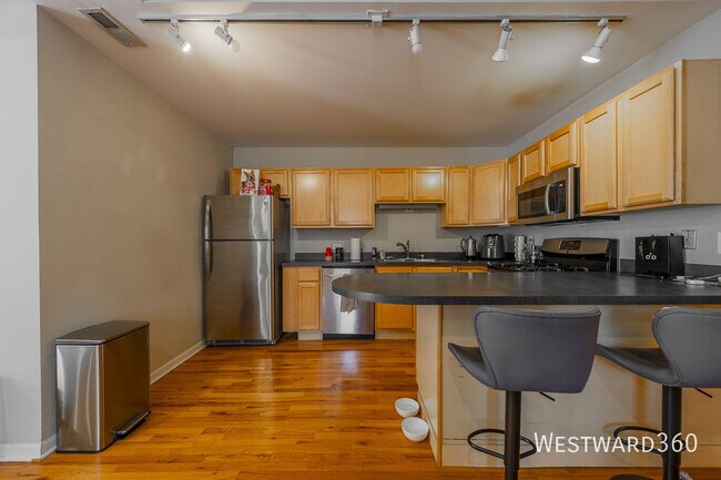 Building Photo - 1114 W Hubbard St