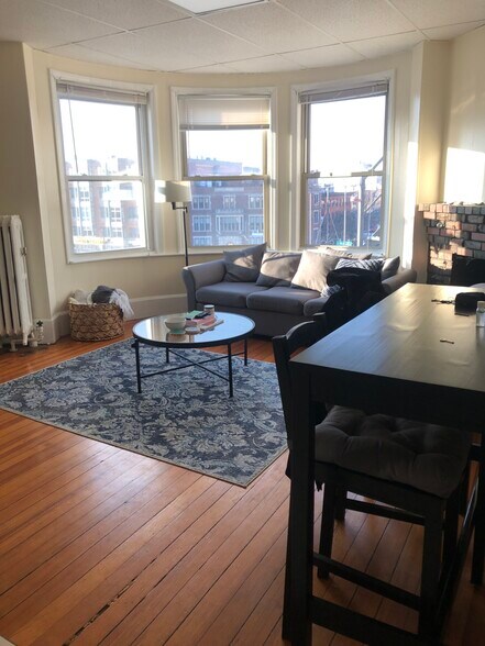 Building Photo - 651 Beacon St