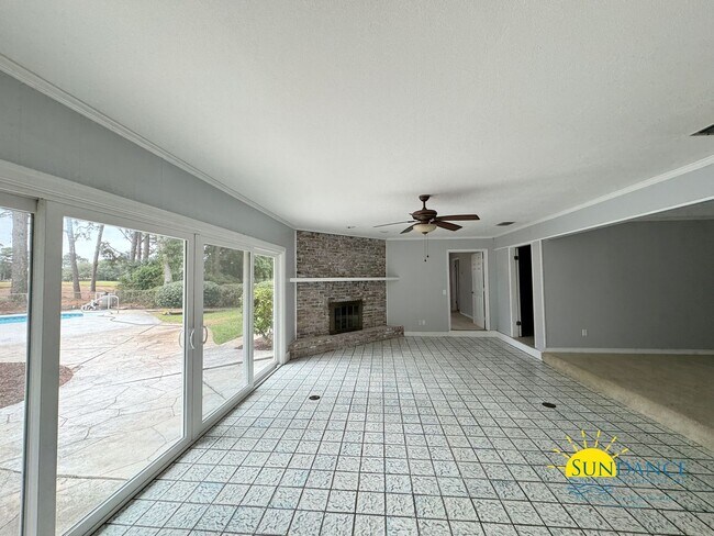 Building Photo - Stunning 3 Bedroom Home in Shalimar with In-ground Pool!