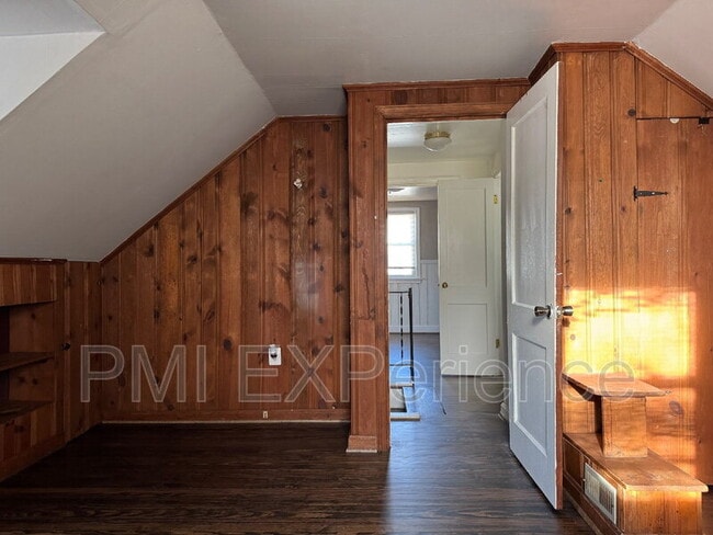 Building Photo - 2204 Ramblewood Dr