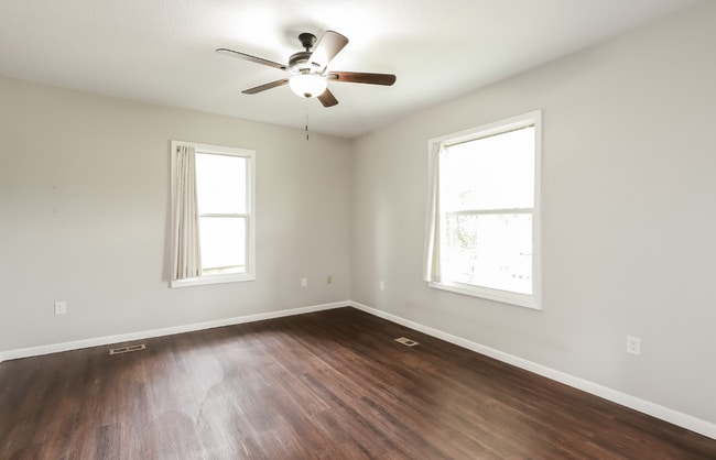 Building Photo - Don't miss out on this beautiful home!