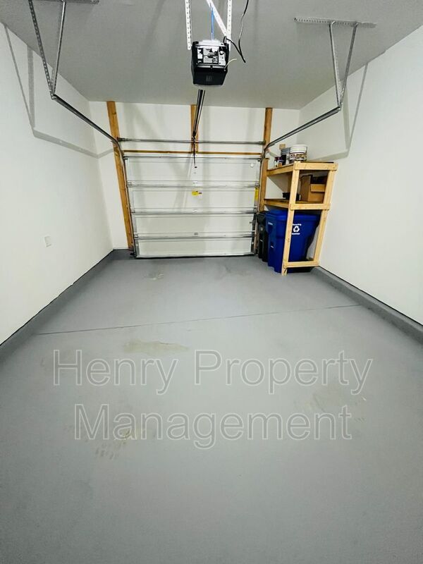 Building Photo - 1018 Brightskies St