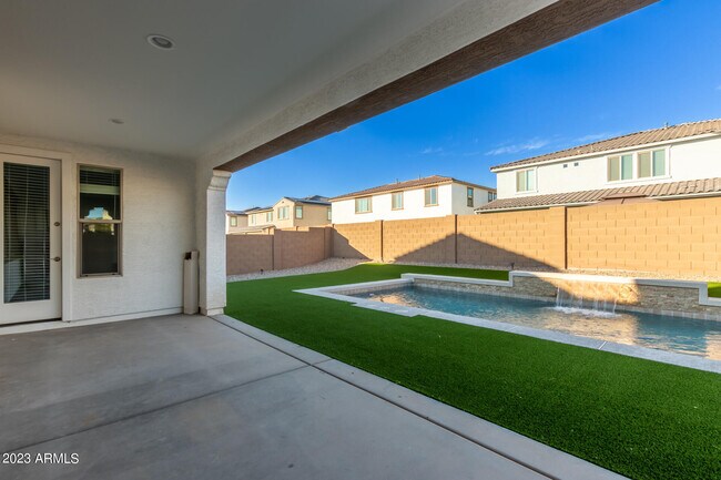 Building Photo - 14038 W Desert Hollow Dr