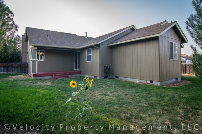 Building Photo - Elkhorn Estates home in SW Bend - pet frie...
