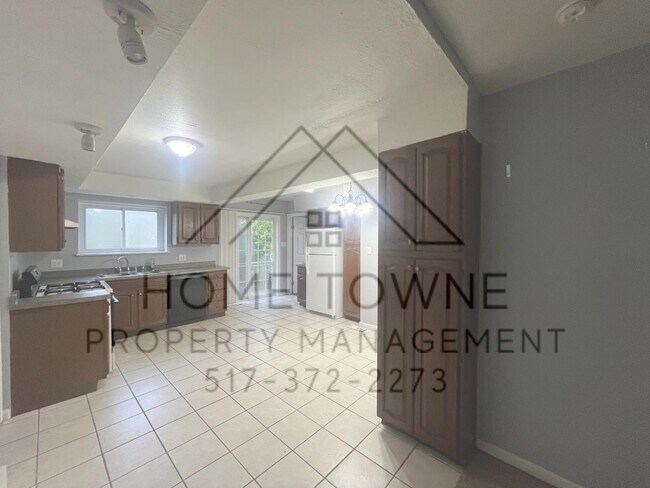 Building Photo - 5935 Twin Oaks Dr