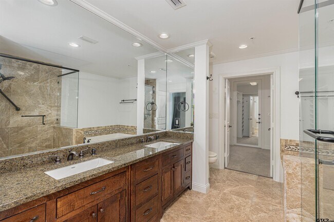 Building Photo - 2801 Wexford Dr