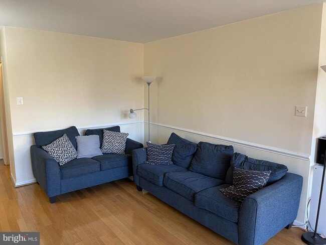 Building Photo - 940 25th St NW