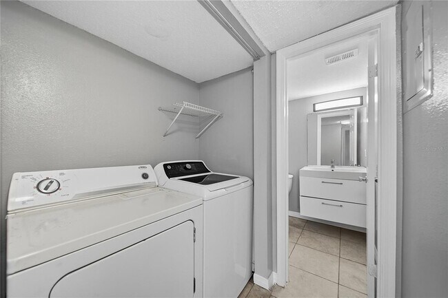 Building Photo - 12401 Oak Cedar Pl